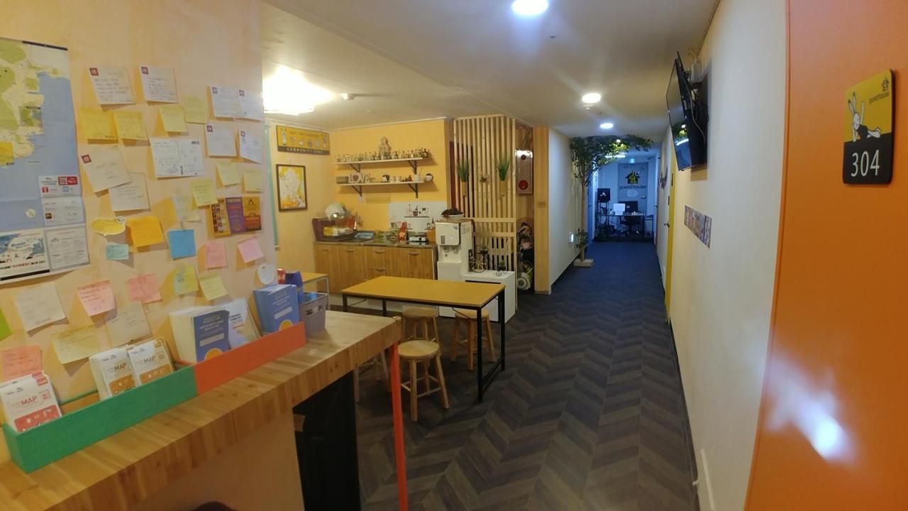 24Guesthouse Seomyeon Busan Extérieur photo