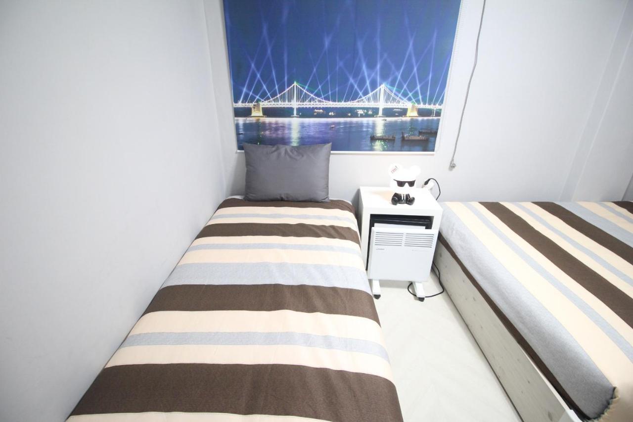 24Guesthouse Seomyeon Busan Extérieur photo