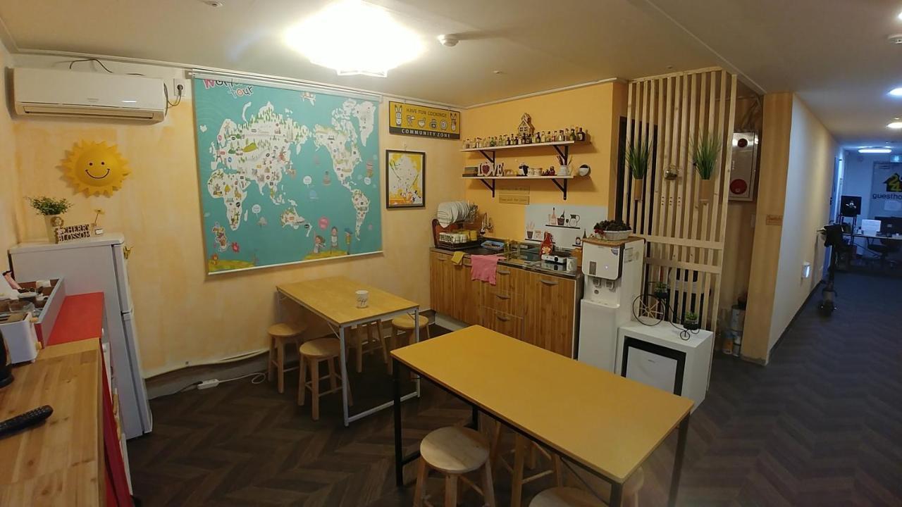 24Guesthouse Seomyeon Busan Extérieur photo