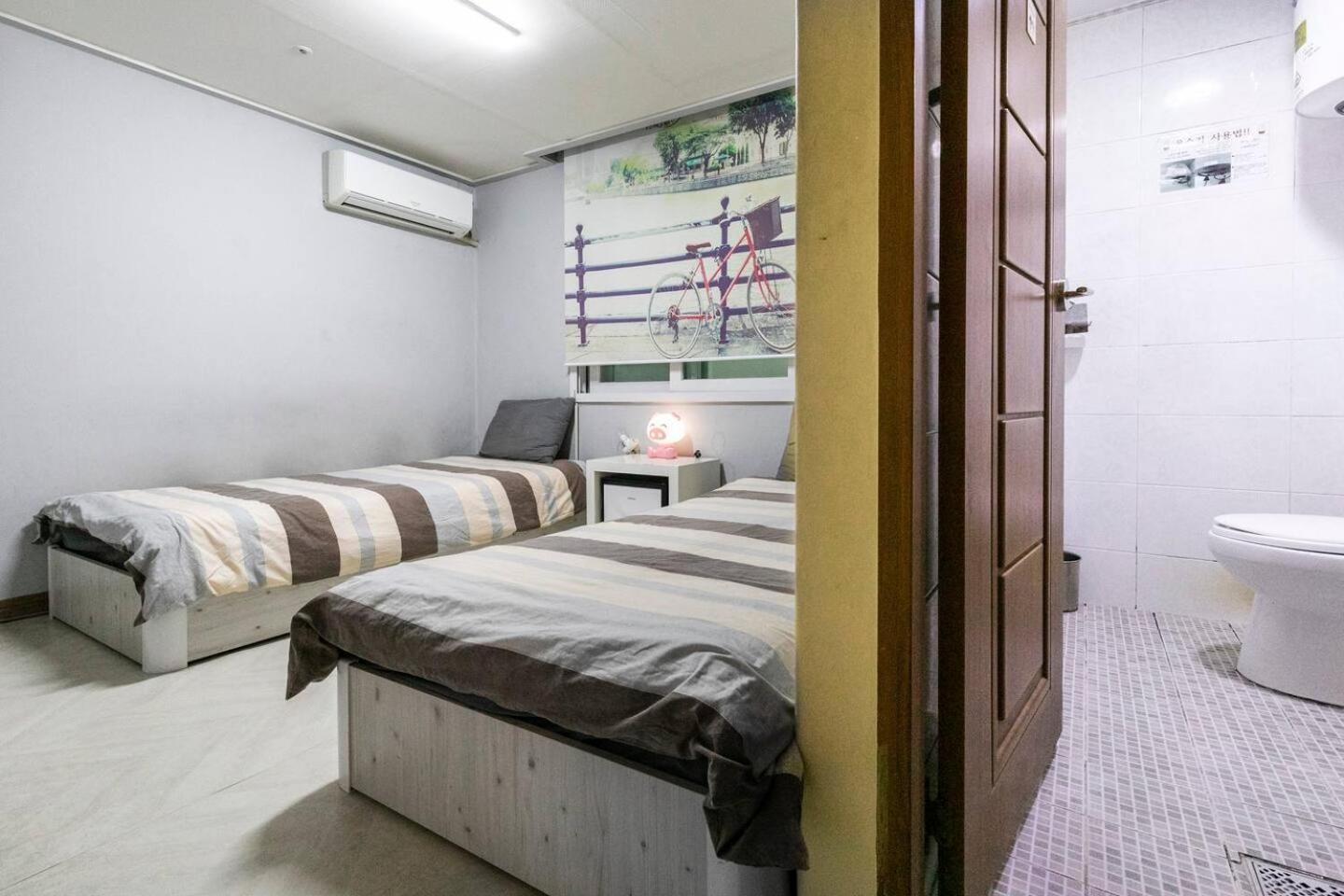 24Guesthouse Seomyeon Busan Extérieur photo