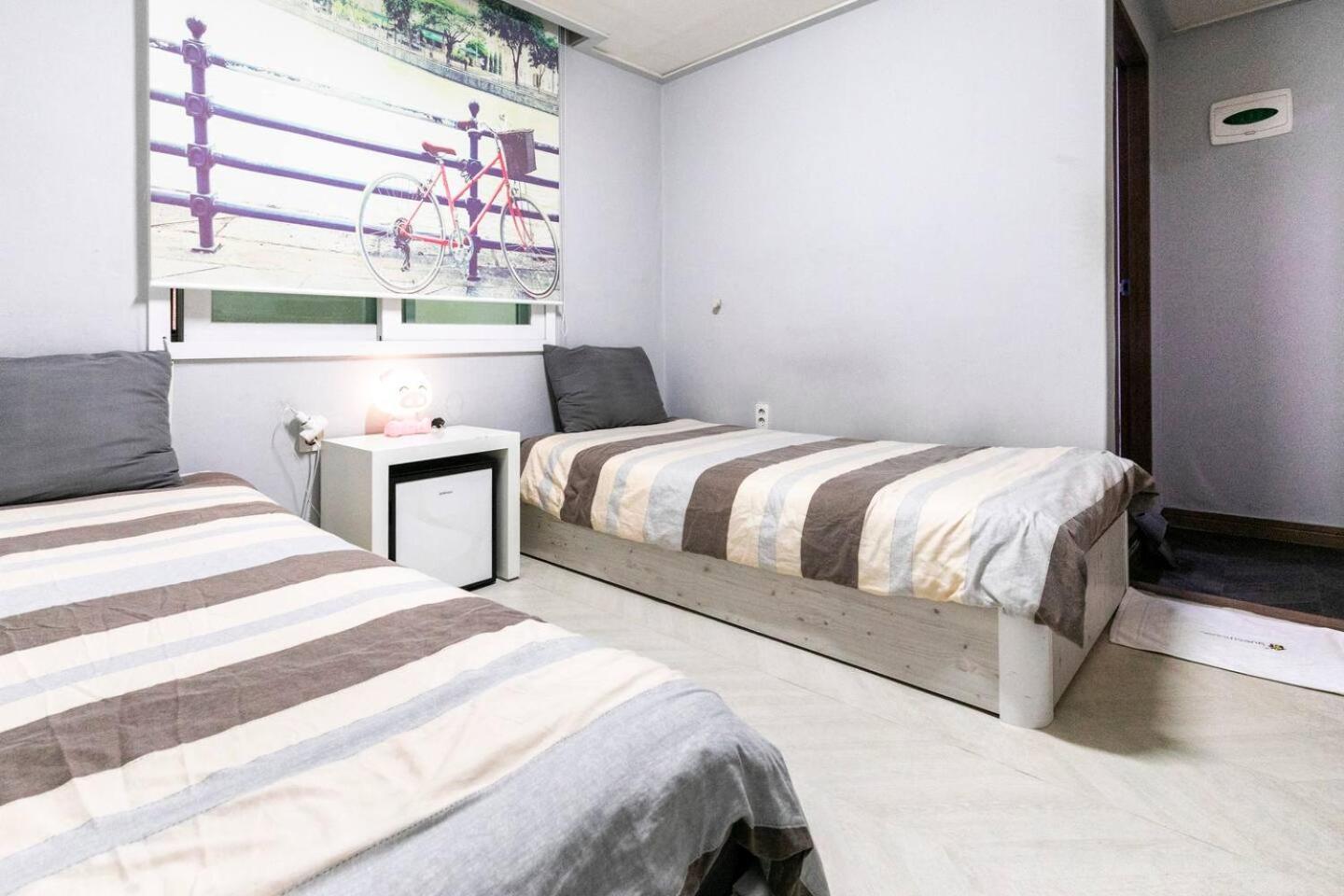 24Guesthouse Seomyeon Busan Extérieur photo