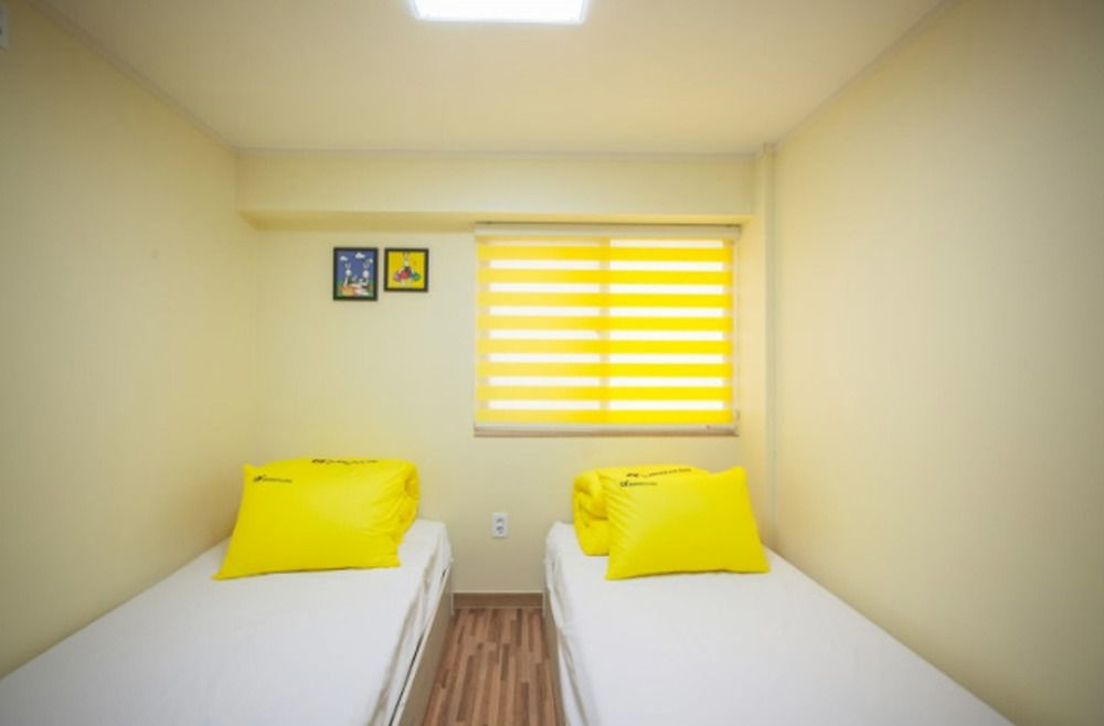24Guesthouse Seomyeon Busan Extérieur photo