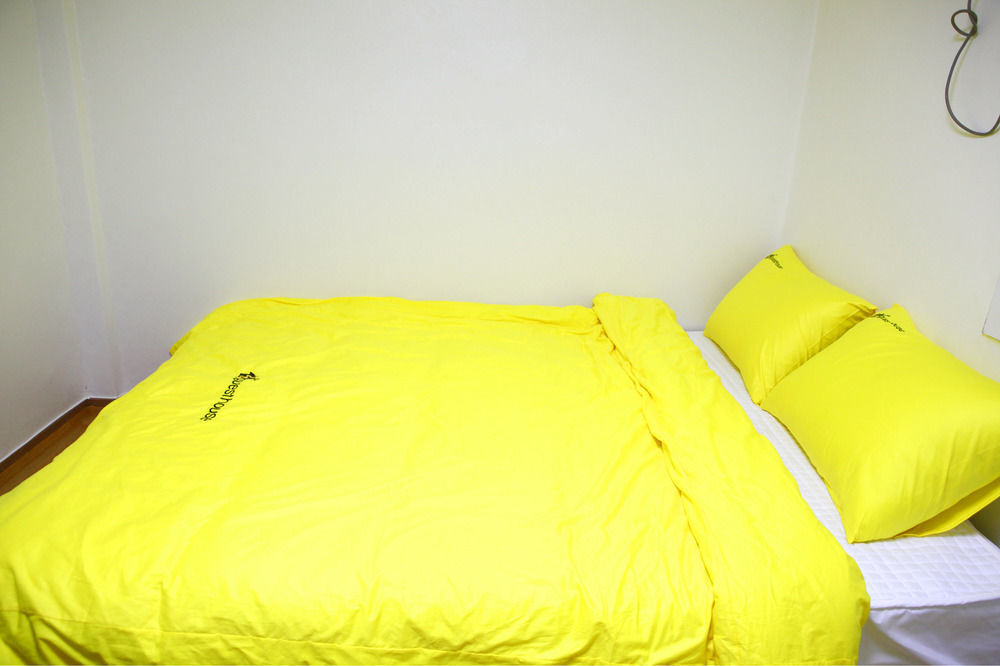 24Guesthouse Seomyeon Busan Extérieur photo
