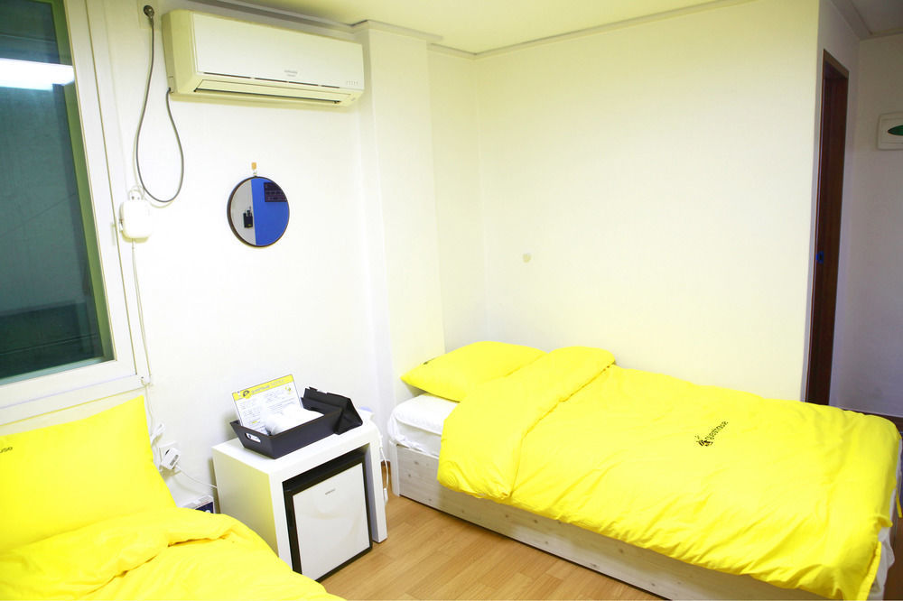24Guesthouse Seomyeon Busan Extérieur photo