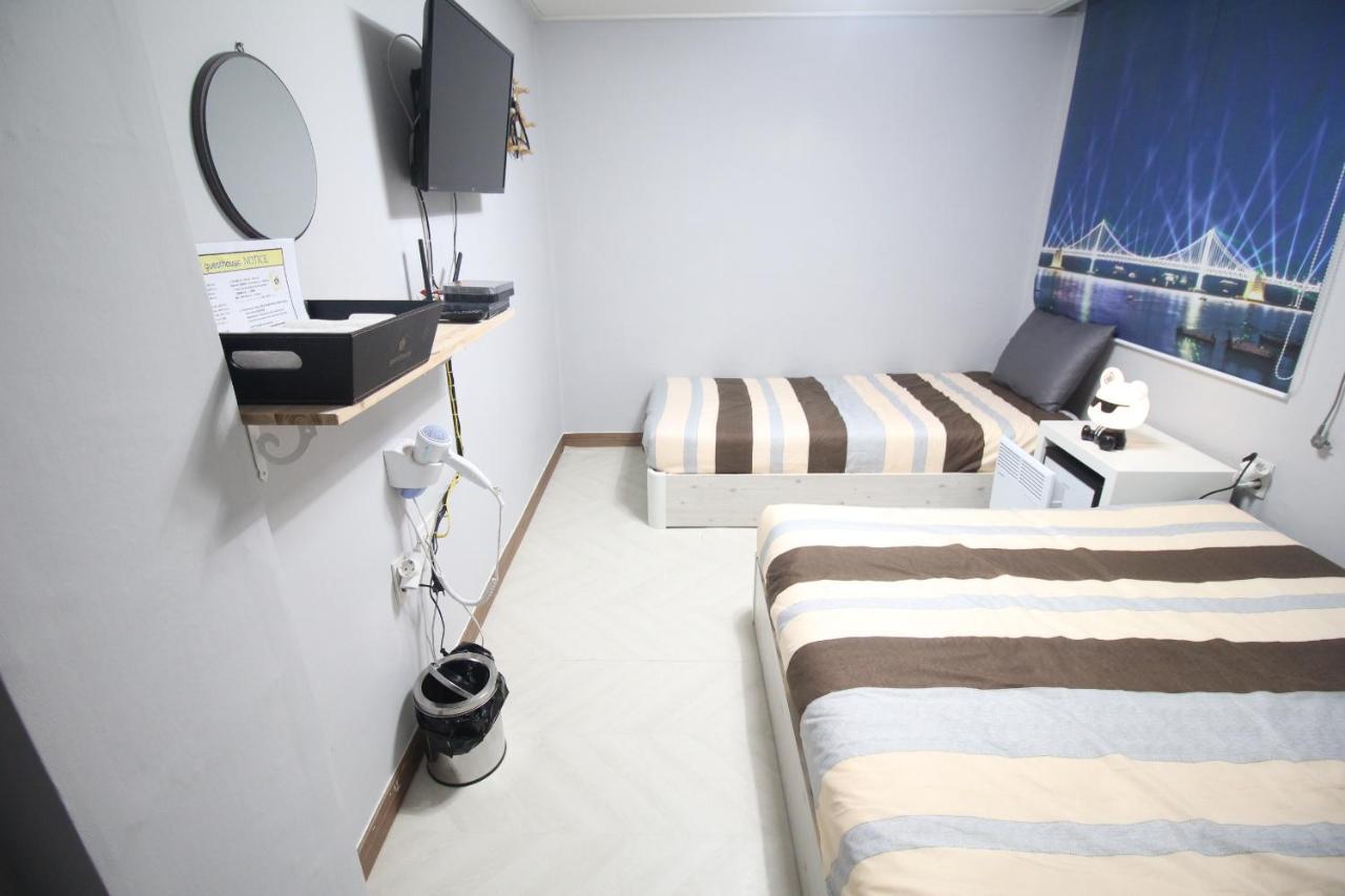 24Guesthouse Seomyeon Busan Extérieur photo