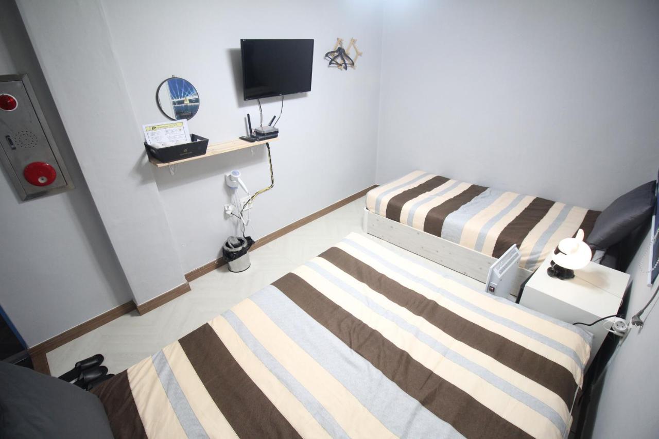 24Guesthouse Seomyeon Busan Extérieur photo