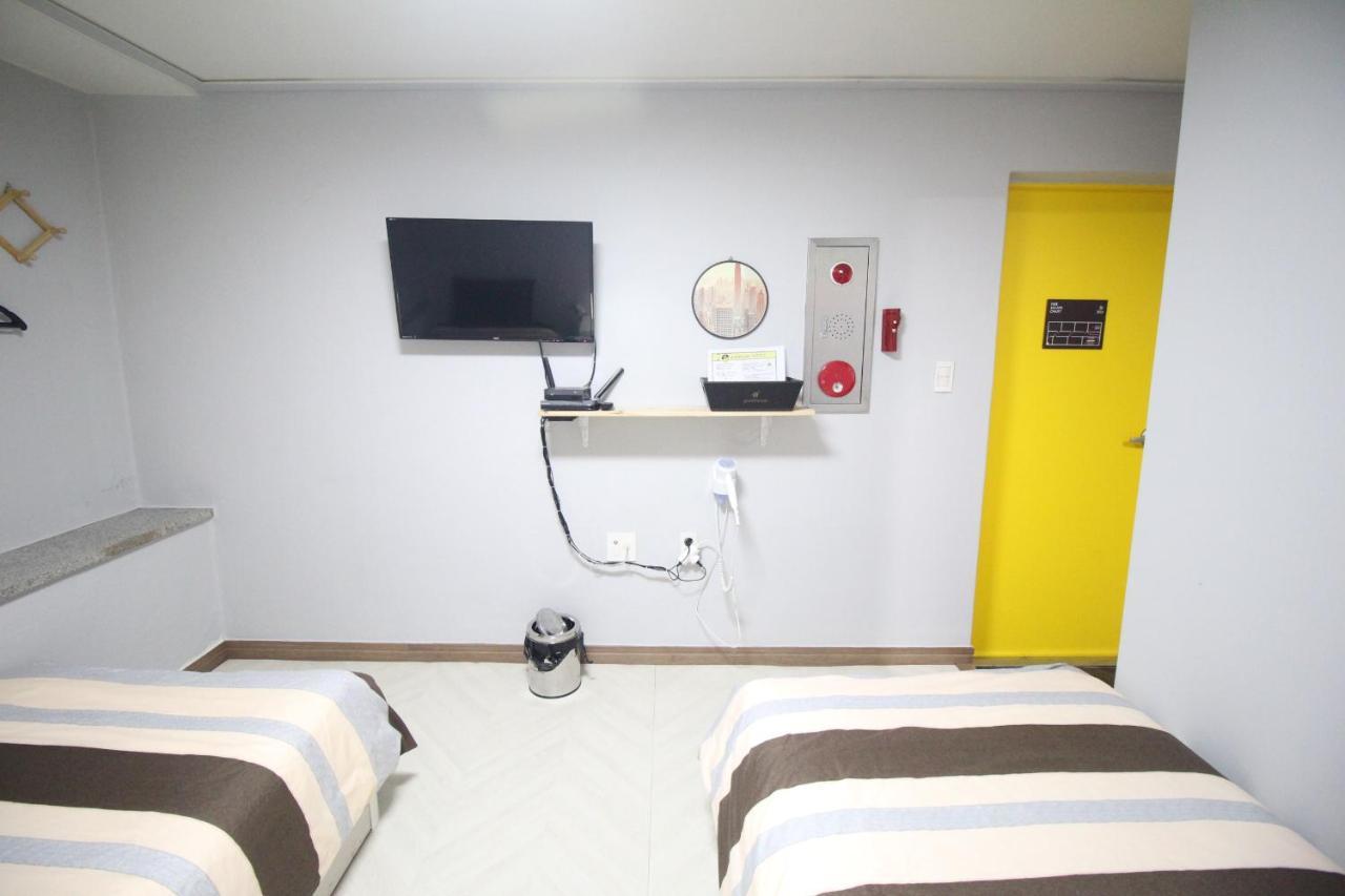 24Guesthouse Seomyeon Busan Extérieur photo