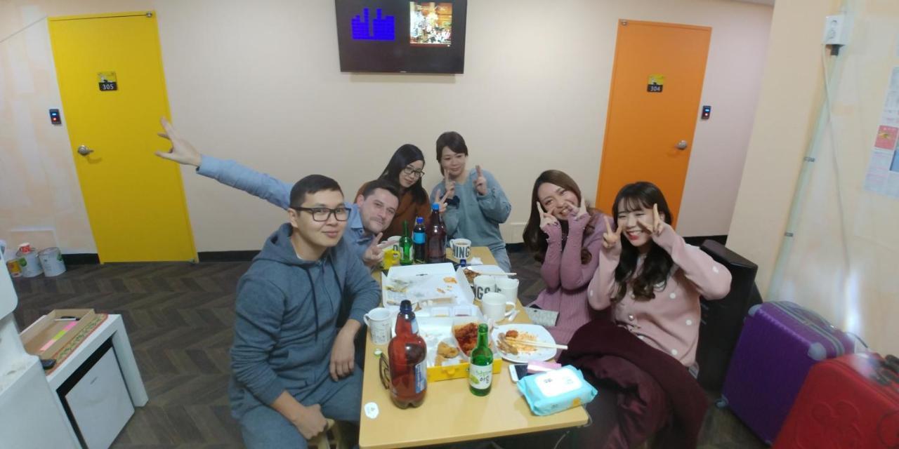 24Guesthouse Seomyeon Busan Extérieur photo